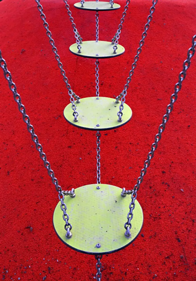 04_Wolfgang Fekl_Auf_dem_Spielplatz